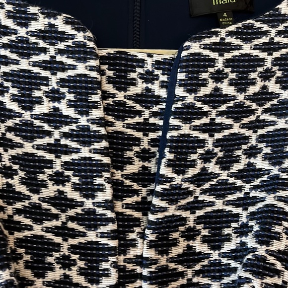 Maia navy and white heavyweight, sleeveless dress. Size 4. Fits like a 0-2 - Picture 5 of 10